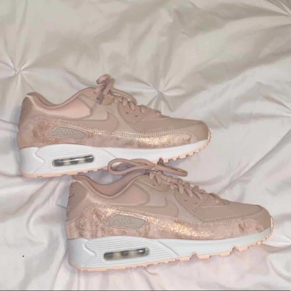 Pink nike air max’s